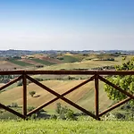 Lägenhet In Marche With Pool & Wine Tours